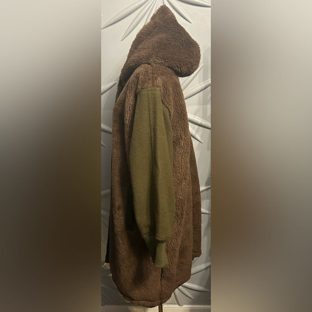 NWOT American Eagle SZ L brown/green faux fur coat w/fabric sleeves/bust 54” - Picture 11 of 15